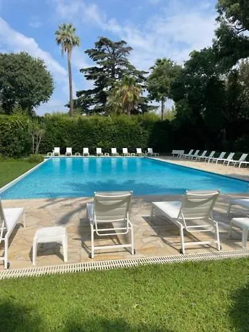 T2 Avec Terrasse Et Jardin Apartment Cannes